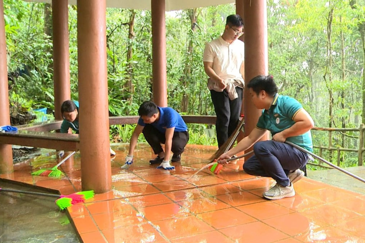 Cong-ty-CP-VietISO-tham-gia-Chuong-trinh-Thanh-nien-lam-theo-loi-Bac-tai-Vuon-Quoc-gia-Ba-Vi_vietiso.com