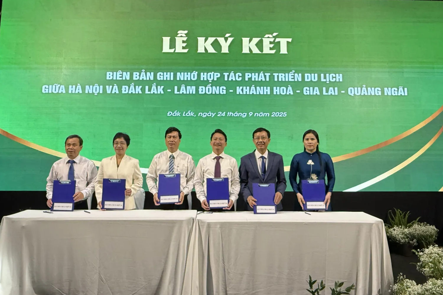 Hà Nội hợp tác phát triển du lịch liên vùng với 5 tỉnh miền Trung – Tây Nguyên Ha-Noi-ky-ket-hop-tac-du-lich-voi-5-tinh-mien-trung-tay-nguyen_vietiso.com