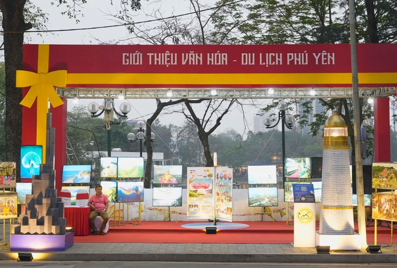 Le-hoi-Qua-tang-Du-lich-Hanoi-2025
