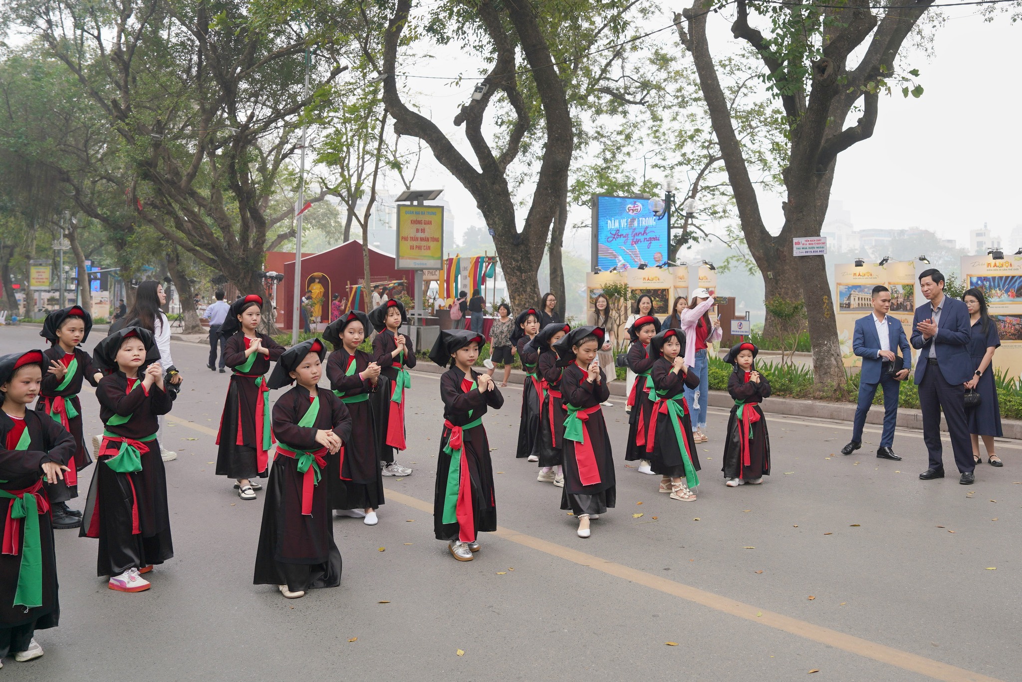 Le-hoi-Qua-tang-Du-lich-Hanoi-2025