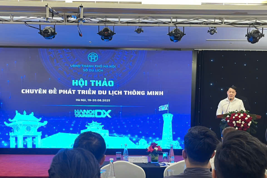 Ong-Nguyen-Huu-Viet---PGD-Trung-tam-thong-tin-va-xuc-tien-du-lich-Ha-Noi-phat-bieu-tai-Hoi-thao-Chuyen-de-phat-trien-du-lich-thong-minh_vietiso.com