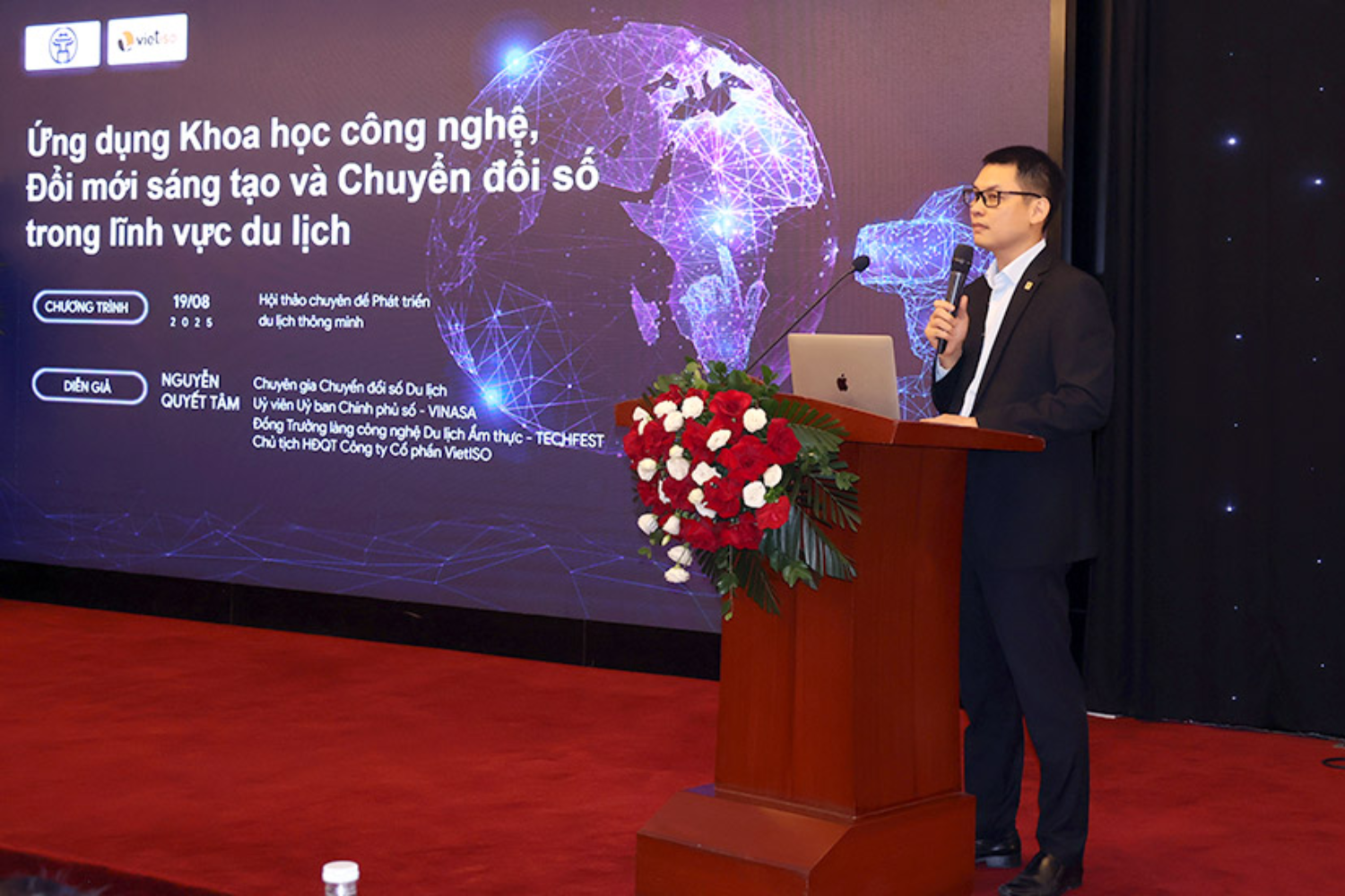 Ong-Nguyen-Quyet-Tam---Chu-tich-Hoi-chuyen-doi-so-du-lich-Viet-Nam---Hoi-thao-chuyen-de-phat-trien-du-lich-thong-minh-tai-Ha-Noi_VietISO