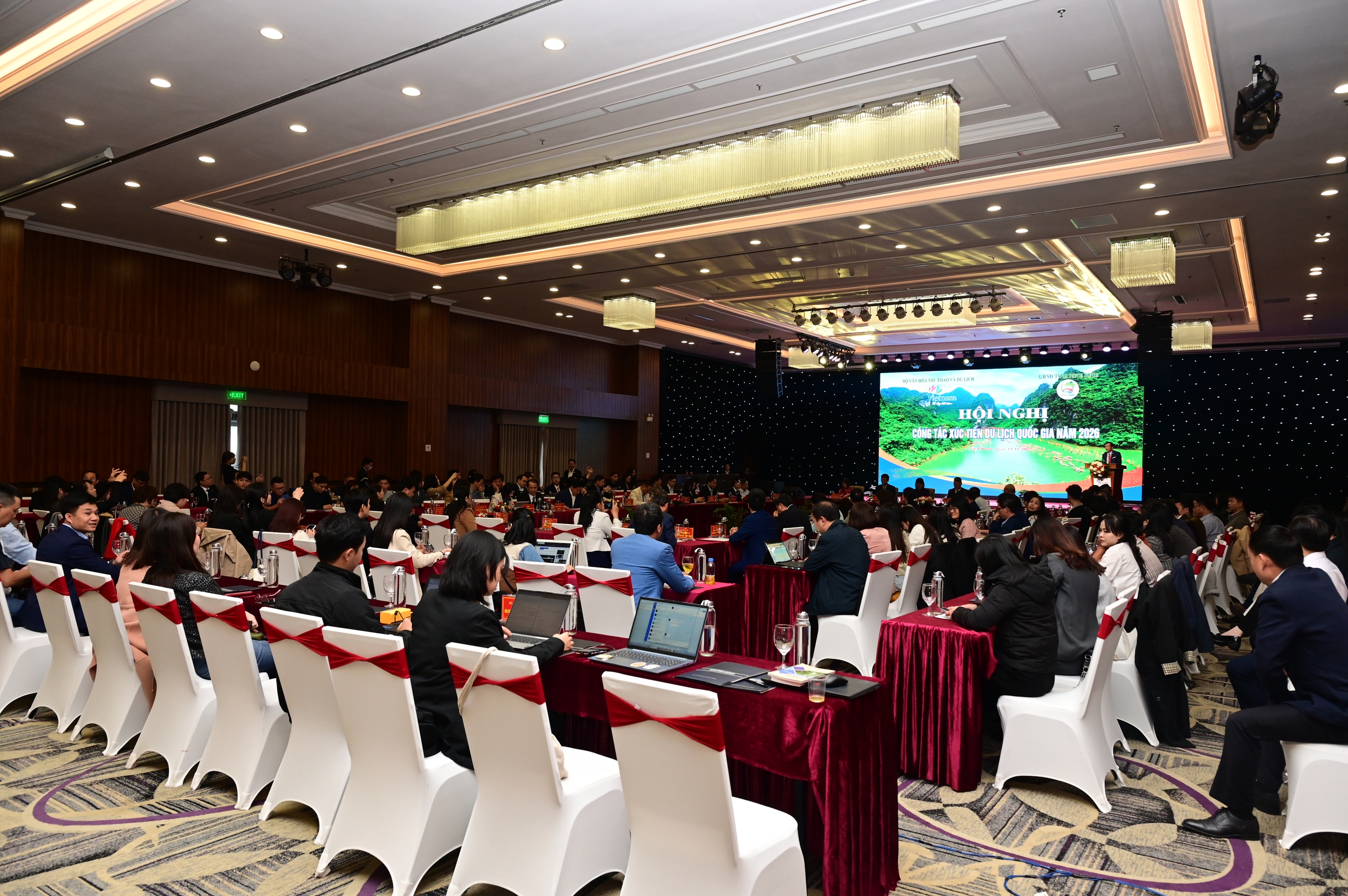 Toan-canh-Hoi-nghi-cong-tac-xuc-tien-du-lich-quoc-gia-2026_vietiso.com