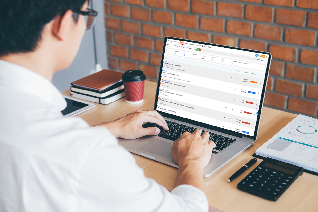 Bán tour đa kênh tích hợp (Omnichannel) là gì Cách triển khai cho doanh nghiệp du lịch