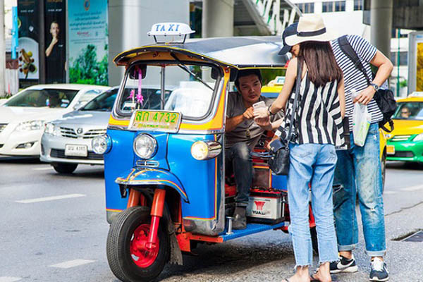 Những phương tiện vận chuyển du lịch độc đáo nhất thế giới